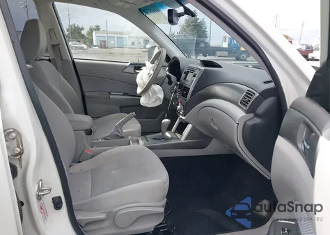 2013 Subaru Forester 2.5X Premium z USA, uszkodzony, nr VIN JF2SHADC5DH436783